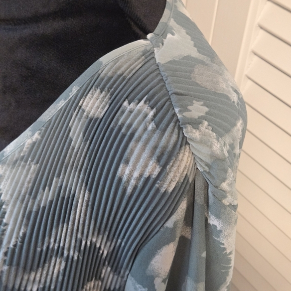 Nine West Floral Print Green White Chiffon Balloon Sleeve Pleated Size “M” - Picture 6 of 12